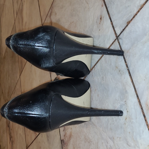 Guess Black Leather Heels - Picture 5 of 6